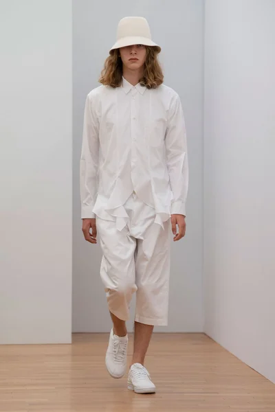 Look 30